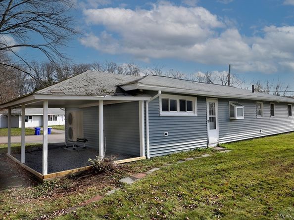 88 Roseen Road, Holbrook MA 02343