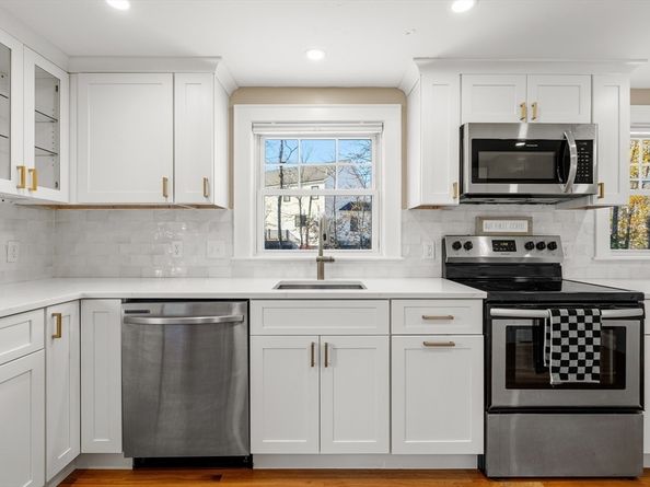 76 Kingman St, Weymouth MA 02188