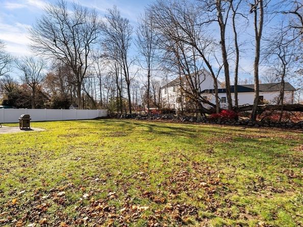 76 Kingman St, Weymouth MA 02188