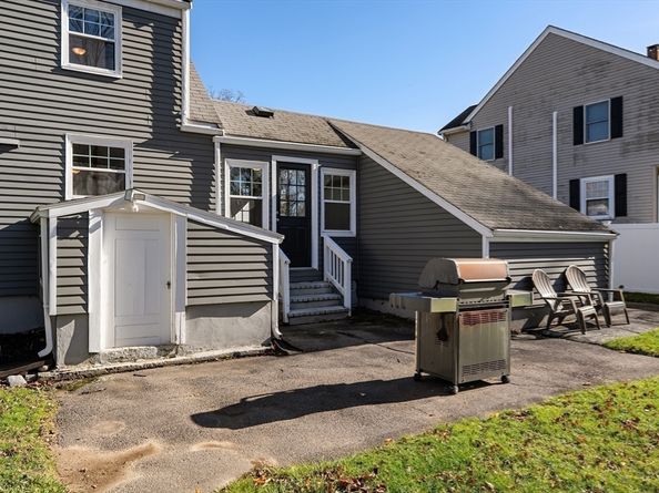 76 Kingman St, Weymouth MA 02188