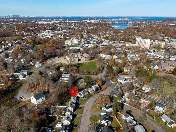 76 Kingman St, Weymouth MA 02188