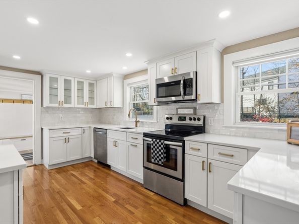 76 Kingman St, Weymouth MA 02188