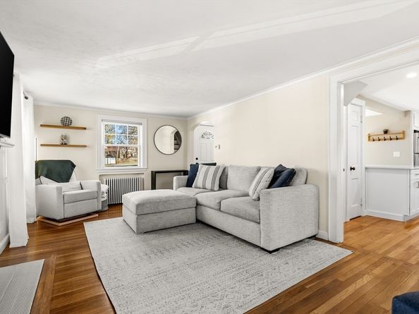 76 Kingman St, Weymouth MA 02188