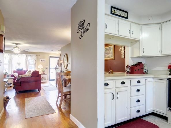 728 Auburn St F6, Whitman MA 02382