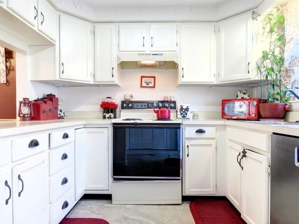 728 Auburn St F6, Whitman MA 02382