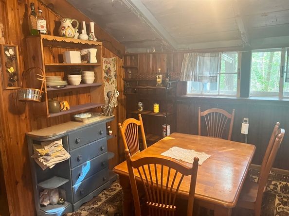 2 Merrill Ave, Hamilton MA 01982