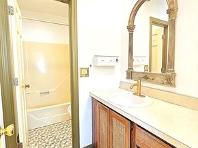 29 Church St 22, Weymouth MA 02189