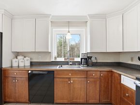 102 County St, Lakeville MA 02347