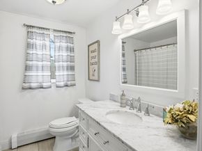102 County St, Lakeville MA 02347