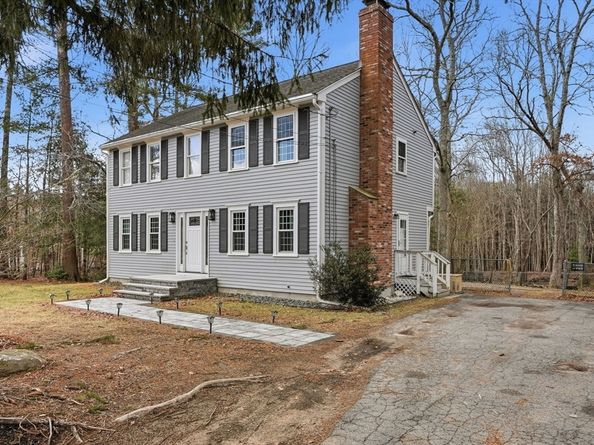 102 County St, Lakeville MA 02347