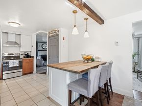 102 County St, Lakeville MA 02347