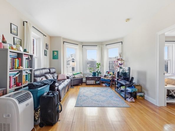18 Centre St 304, Cambridge MA 02139