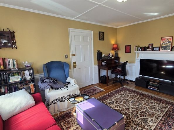 26 Essex St 2, Salem MA 01970