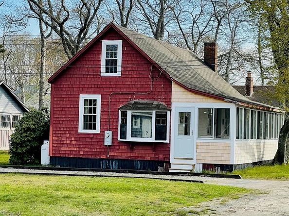 37 Lincoln Hwy, Wareham MA 02571