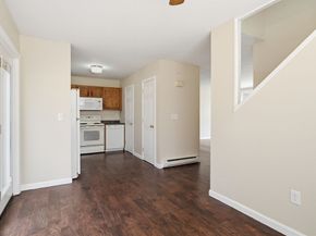 10 Meadowbrook Ct 10, Oxford MA 01540