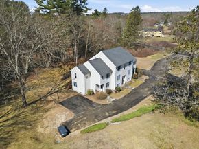 10 Meadowbrook Ct 10, Oxford MA 01540