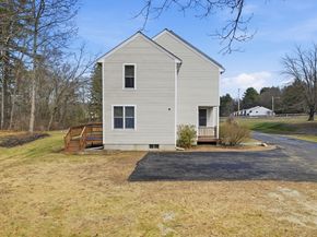 10 Meadowbrook Ct 10, Oxford MA 01540