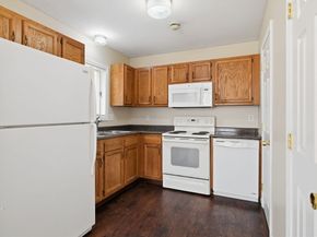 10 Meadowbrook Ct 10, Oxford MA 01540
