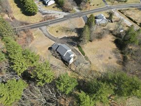 10 Meadowbrook Ct 10, Oxford MA 01540
