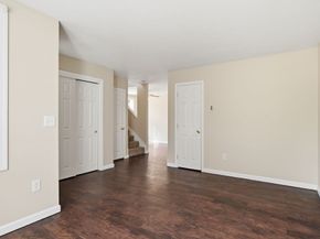 10 Meadowbrook Ct 10, Oxford MA 01540