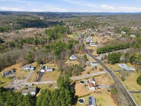 10 Meadowbrook Ct 10, Oxford MA 01540
