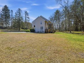 10 Meadowbrook Ct 10, Oxford MA 01540