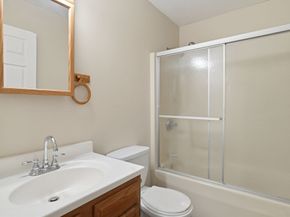 10 Meadowbrook Ct 10, Oxford MA 01540
