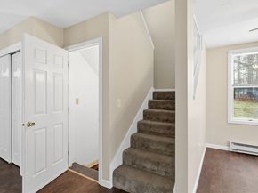 10 Meadowbrook Ct 10, Oxford MA 01540
