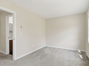 10 Meadowbrook Ct 10, Oxford MA 01540