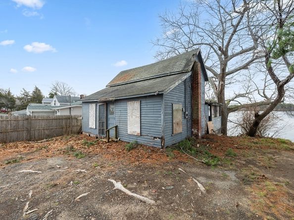 15 Ocean Ave, Halifax MA 02338
