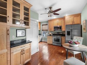 1 Maverick St 2, Marblehead MA 01945