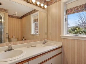 38 Oakland St, Medway MA 02053