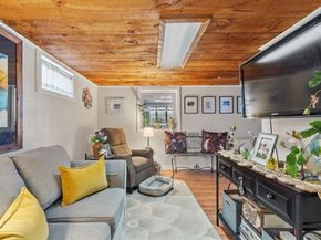 469 Lake Ave, Worcester MA 01604