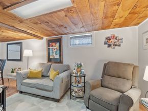 469 Lake Ave, Worcester MA 01604