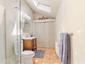 469 Lake Ave, Worcester MA 01604
