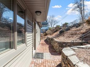 469 Lake Ave, Worcester MA 01604