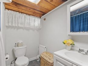 469 Lake Ave, Worcester MA 01604