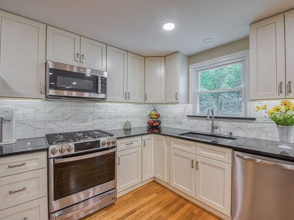 90 Charles Circle, Stoughton MA 02072