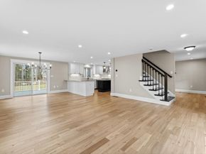 4 Hazeltine Rd, Upton MA 01568