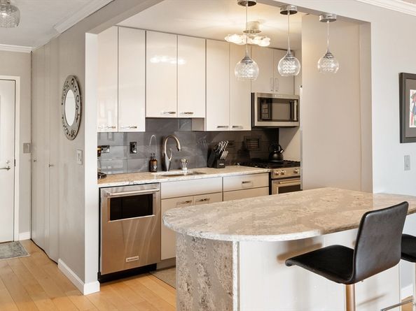 8 Whittier Pl 16B, Boston MA 02114
