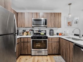 211 W 9th St, Boston MA 02127