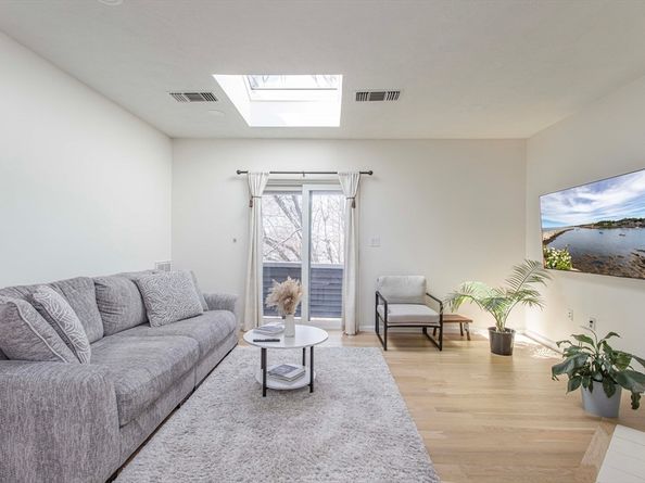 1210 Vfw Parkway 11, Boston MA 02132