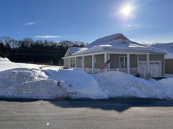 61 Spring Hill Dr 61, Uxbridge MA 01569