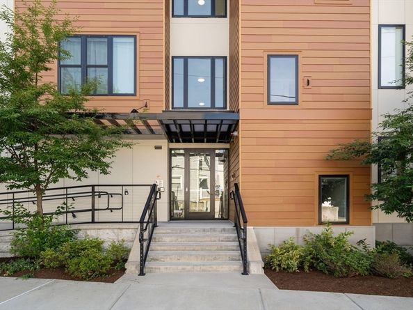 68 Los Angeles 306, Newton MA 02458