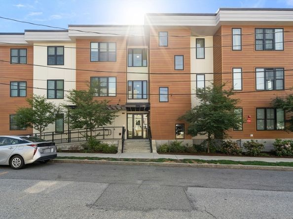 68 Los Angeles PH6, Newton MA 02458