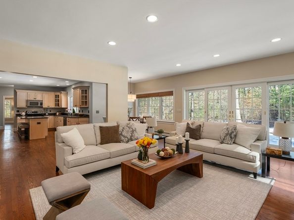 62 Walpole St, Dover MA 02030