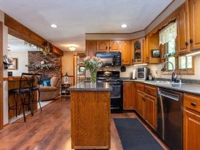 12 Ridgeway Ave, Billerica MA 01821