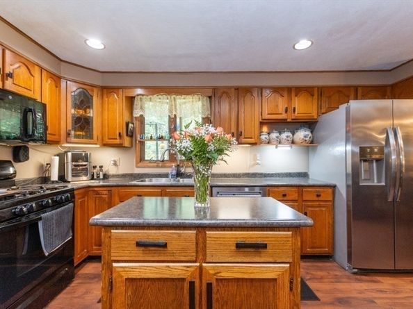 12 Ridgeway Ave, Billerica MA 01821