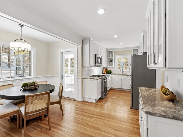 37 Davelin Road, Wayland MA 01778