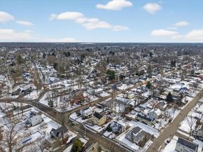 596 Ash St, Brockton MA 02301